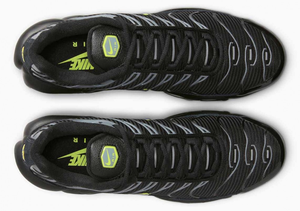 Nike Air Max Plus Negras Voltio Grises para Hombre