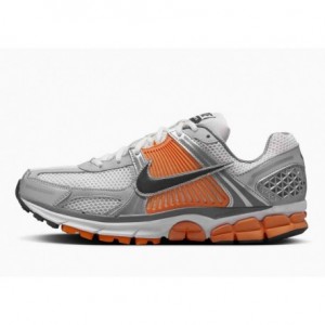 Nike Zoom Vomero 5 Zapatillas Hombre en Tono Platino y Gris Frío